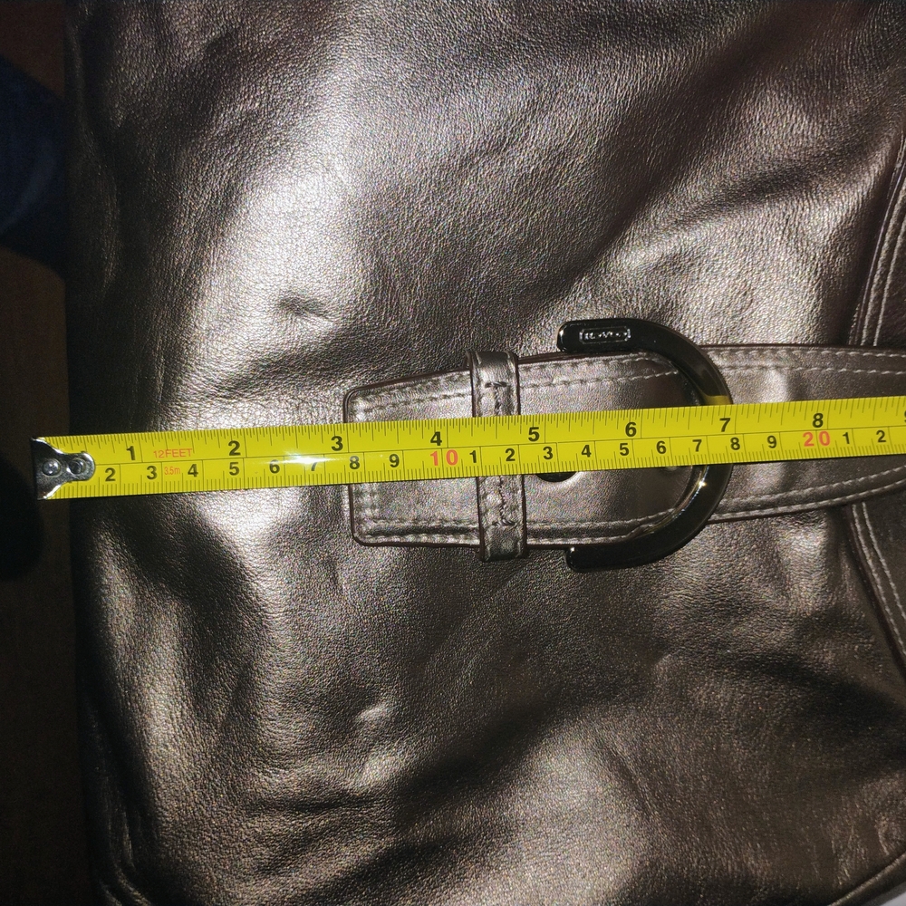 Elegant Metallic Shoulder Bag - Picture 8 of 9
